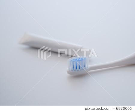 牙刷和牙膏 牙刷和牙膏 6920005