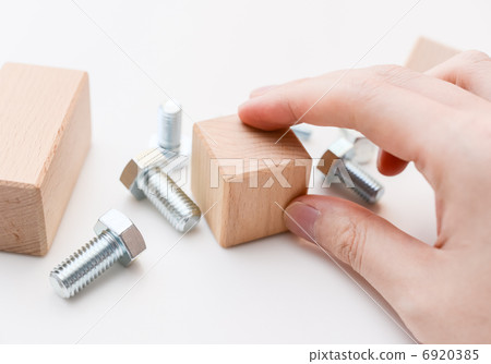 Assembling wood and hex bolts Assembling wood and hex bolts 6920385