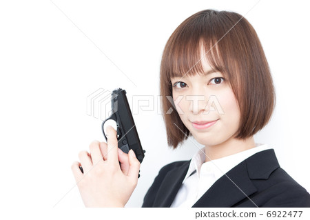一個女人用手槍 6922477