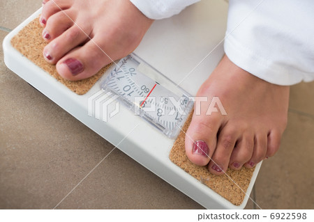 Womans feet on scales Womans feet on scales 6922598