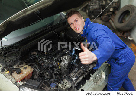 Car mechanic gesturing thumbs up 6923601