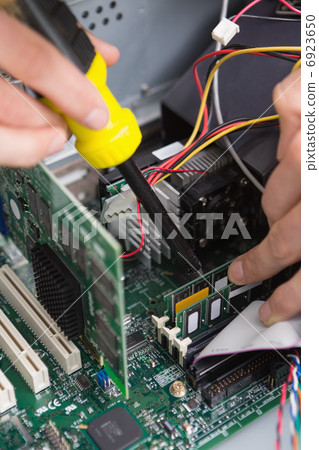 Close-up process of repairing computer Close-up process of repairing computer 6923650