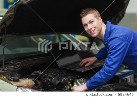 Happy mechanic using laptop 6924645