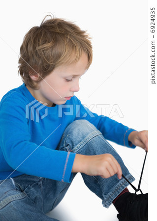 Little boy binding laces Little boy binding laces 6924935