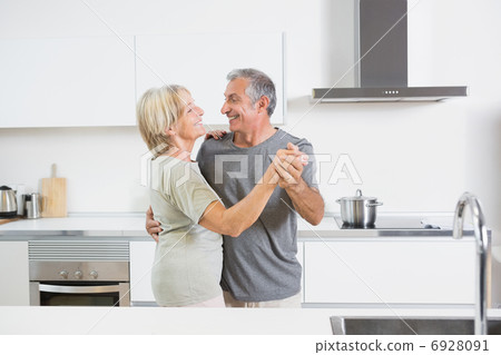 Couple dancing together 6928091