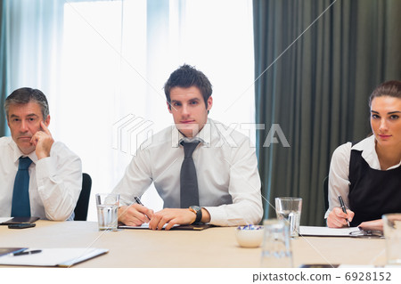 Smiling business people 6928152