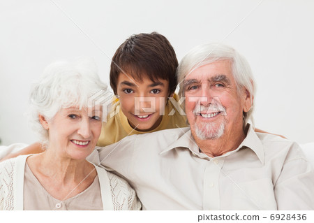 Grandparents with grandson 6928436