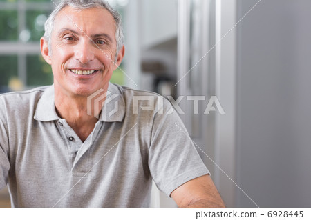 Portrait of man looking at camera 6928445