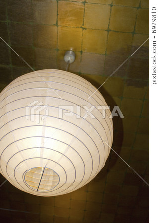 Japanese style lighting on the ceiling of a Japanese style room 6929810