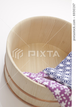Natural wood bathtub and Japanese wipe 6930197
