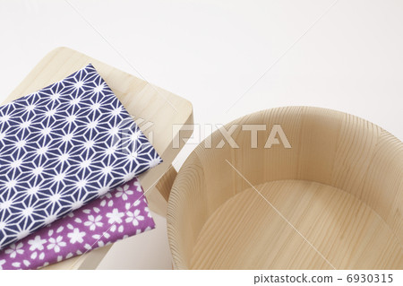 Natural wooden spa chair and hot-water bath and Japanese wipe 6930315