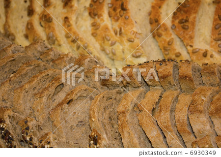 Freshly baked bread 6930349