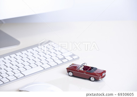 台式電腦和迷你車 台式電腦和迷你車 6930605