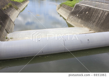 Tube type water barrier of river Tube type water barrier of river 6931061