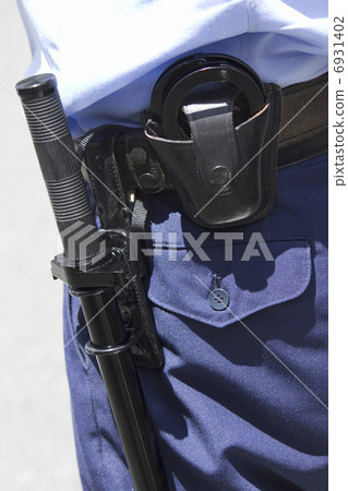 Handcuffs and batters owned by policemen 6931402