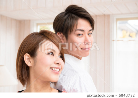 Young couple standing back to back Young couple standing back to back 6943752