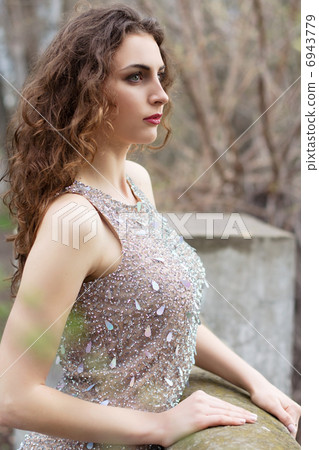 Alluring curly lady Alluring curly lady 6943779