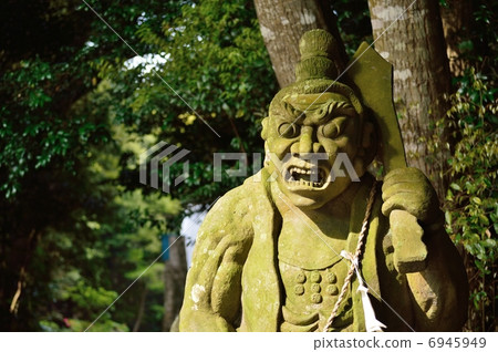 Stone statue of Nio 6945949