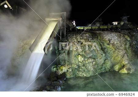 Kusatsu hot spring at night 6946924