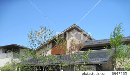 Blue sky and house 6947365