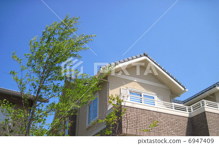 Blue sky and house 6947409