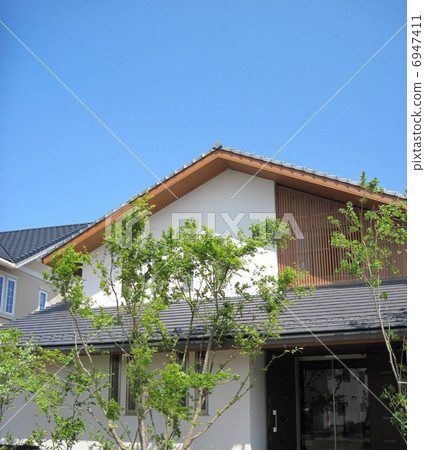 Blue sky and house 6947411