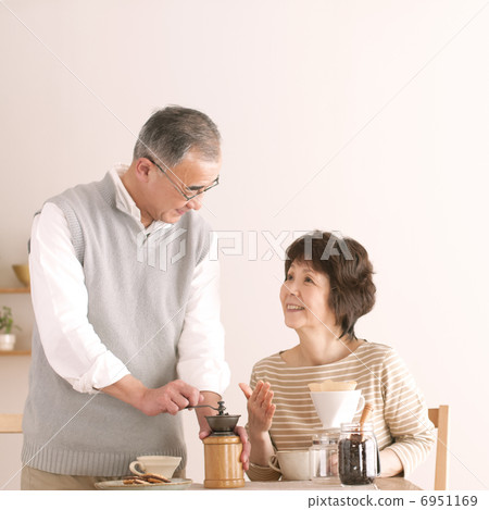 Senior couple with coffee Senior couple with coffee 6951169