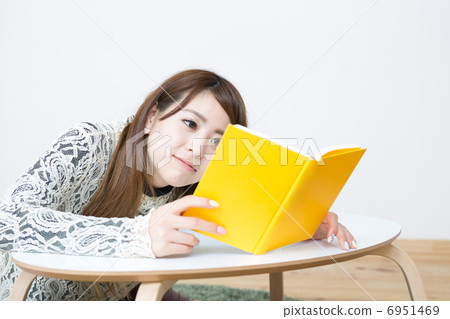 A woman reading a book 6951469