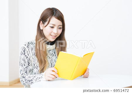 A woman reading a book 6951472