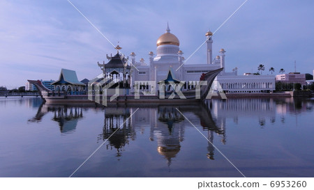 Brunei's Old Mosque Brunei's Old Mosque 6953260