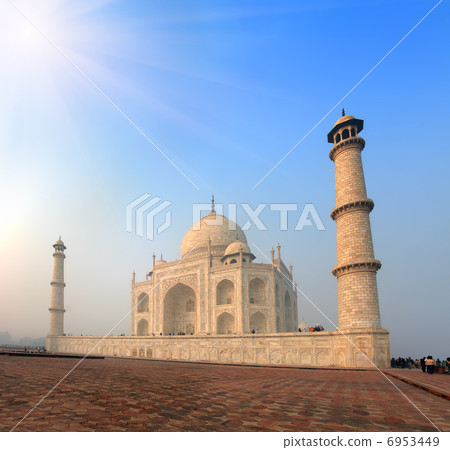 Taj Mahal - famous mausoleum in India Taj Mahal - famous mausoleum in India 6953449