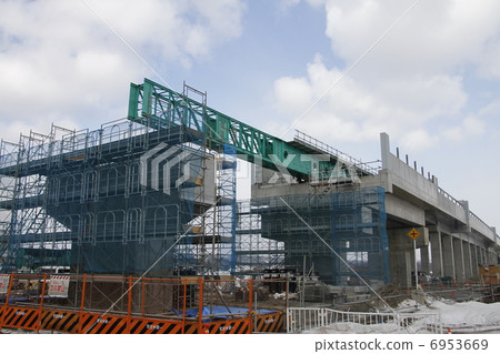 Viaduct work on the Hokkaido Shinkansen (March 2013) 6953669