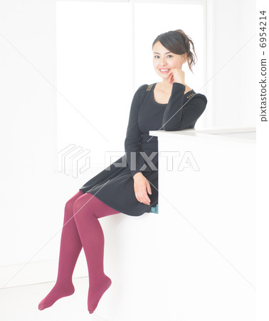 young woman      6954214
