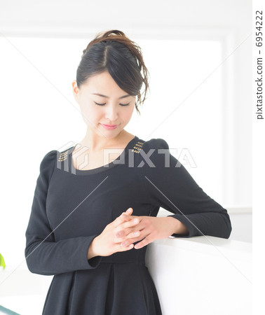 年輕的女士 年輕的女士 6954222