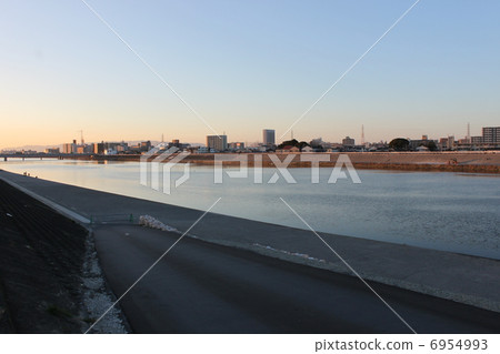 大和河的看法黃昏的 6954993