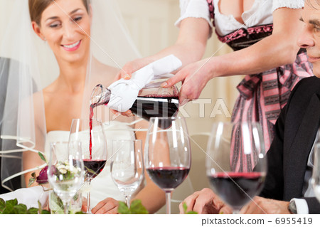 Wedding party at dinner Wedding party at dinner 6955419
