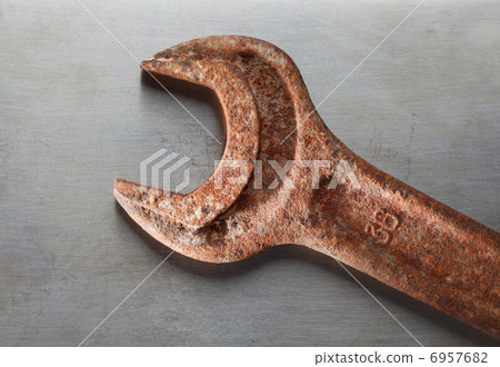 Grungy spanner on stainless steel background Grungy spanner on stainless steel background 6957682