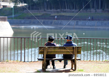 Elder couple -1 6958011