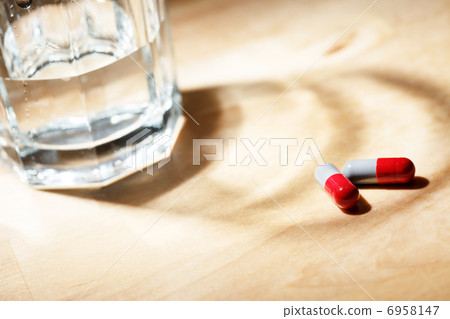 Glass of water and pills 6958147