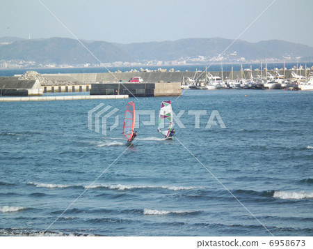    江之島風帆衝浪 6958673
