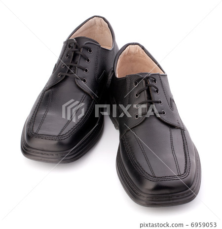 Black glossy man’s shoes with shoelaces 6959053