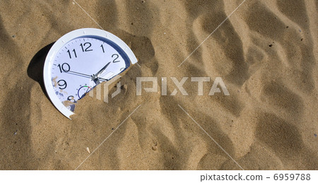 watch in the sand 6959788