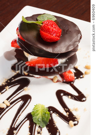 chocolate dessert with strawberry chocolate dessert with strawberry 6960409