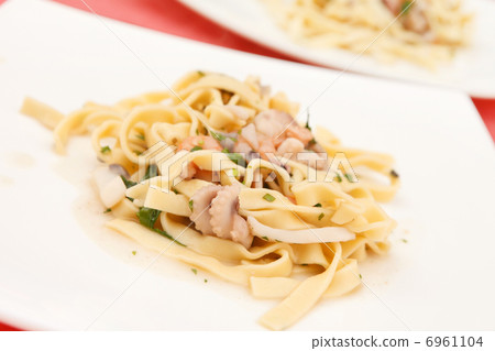 Seafood pasta 6961104