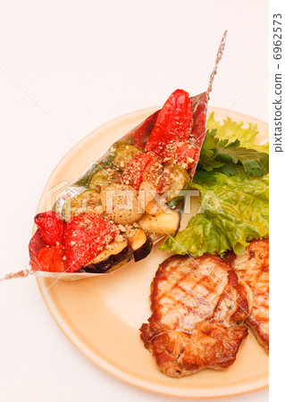 chicken with vegetables 6962573