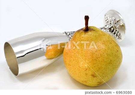Pear Pear 6963080