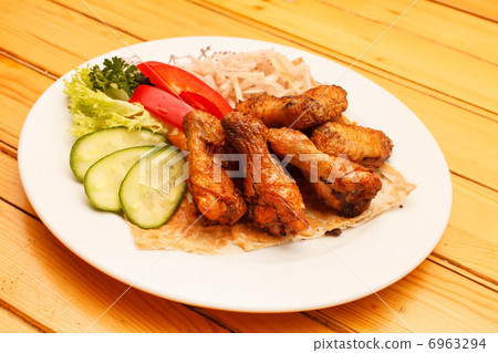 chicken legs with vegetables 6963294