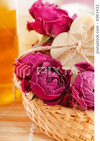 soap with roses 6963432