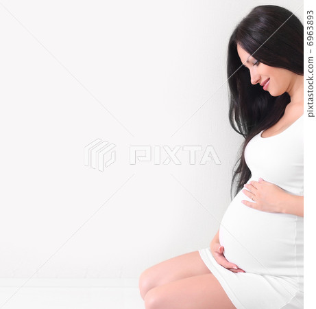 pregnant woman 6963893