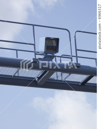 Vehicle Speed Control Device Vehicle Speed Control Device 6966317